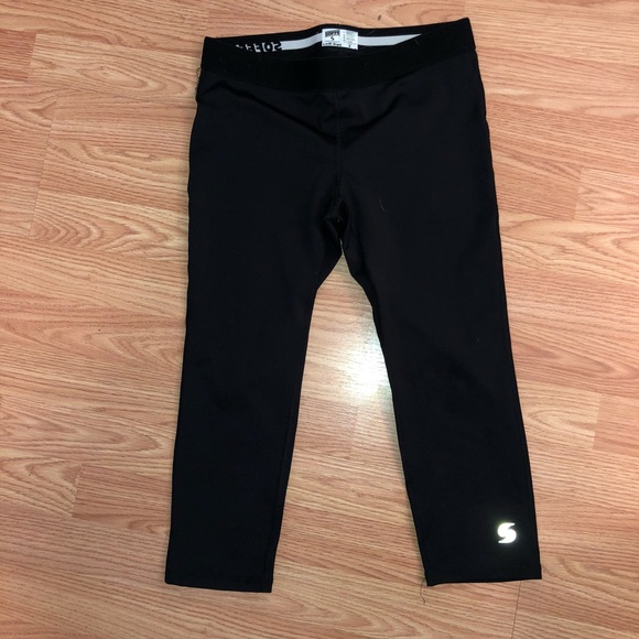 Soffee Black Capri Leggings - Picture 1 of 2